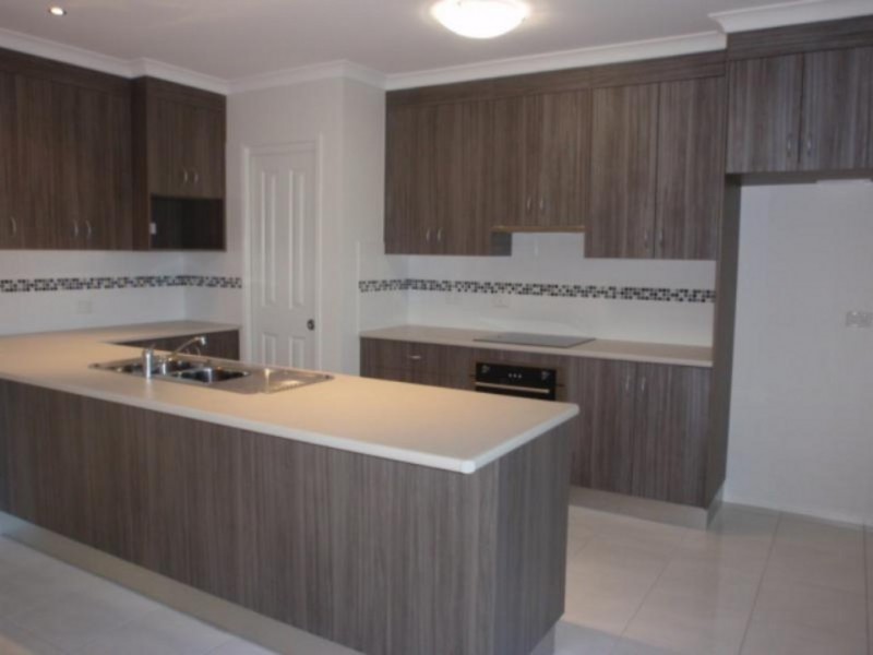 2/10 Chandon Court, Emerald QLD 4720