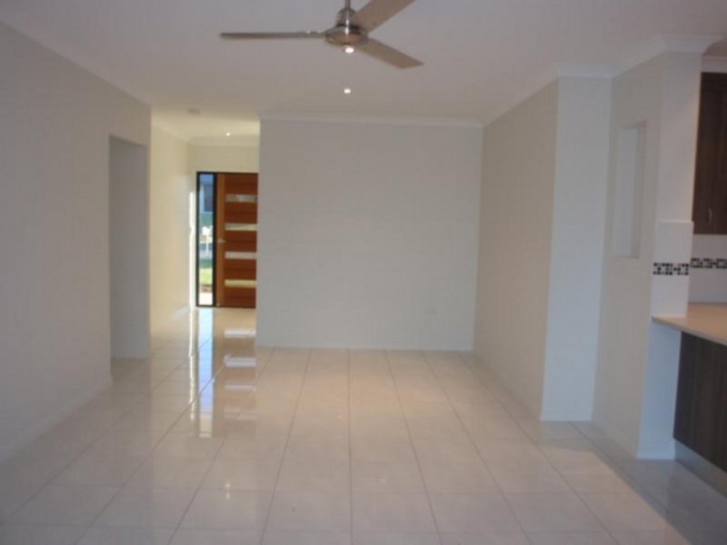 2/10 Chandon Court, Emerald QLD 4720