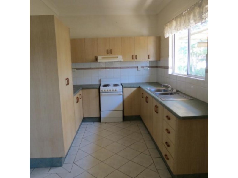 7 Vicki Close, Emerald QLD 4720