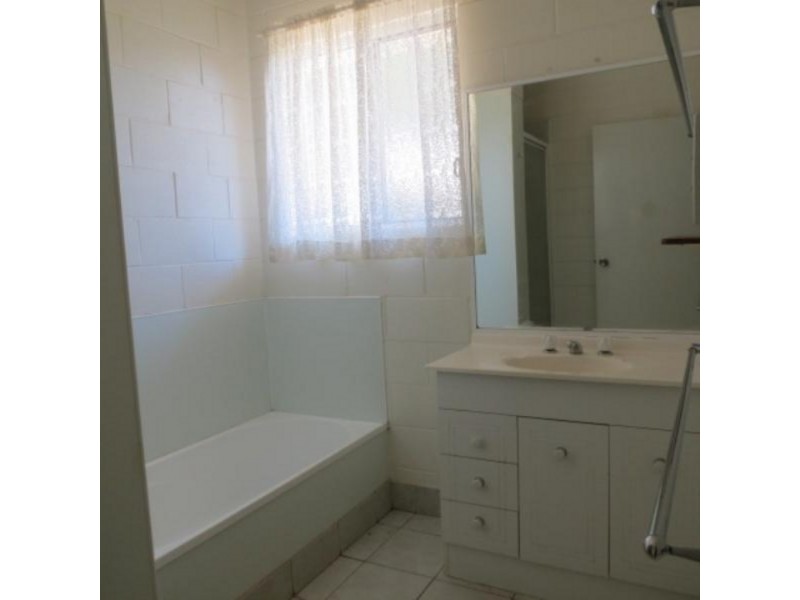 7 Vicki Close, Emerald QLD 4720