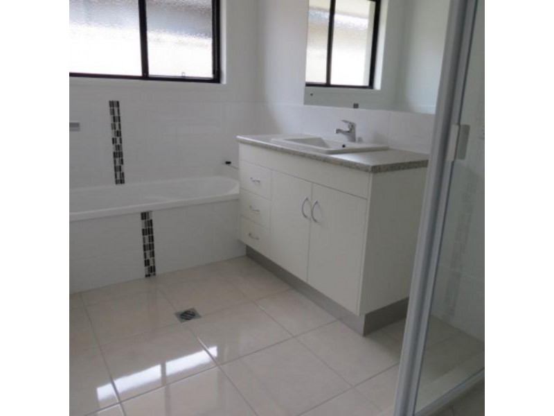 3 Sewell Street, Emerald QLD 4720