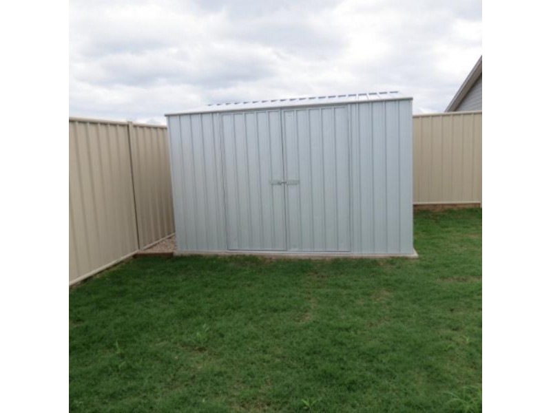 3 Sewell Street, Emerald QLD 4720