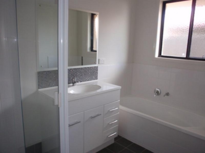 3 Berthun Drive, Emerald QLD 4720