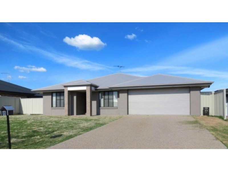 8 Newman Drive, Emerald QLD 4720