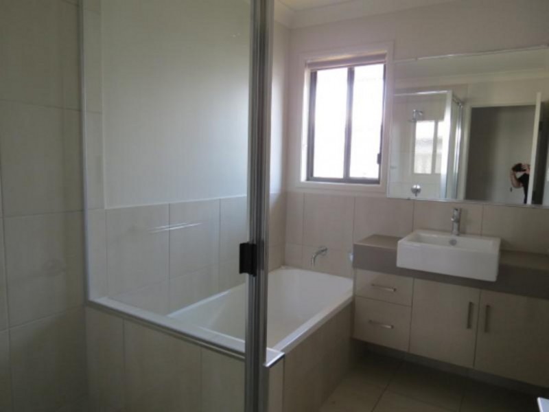 8 Newman Drive, Emerald QLD 4720