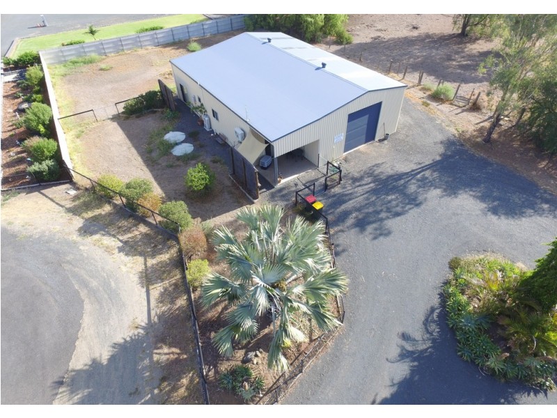 2 Geddes Lane, Emerald QLD 4720