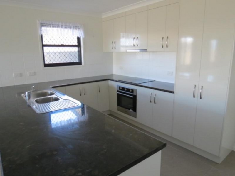 4/15 Singleton Court, Emerald QLD 4720