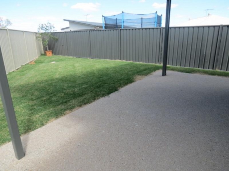 4/15 Singleton Court, Emerald QLD 4720