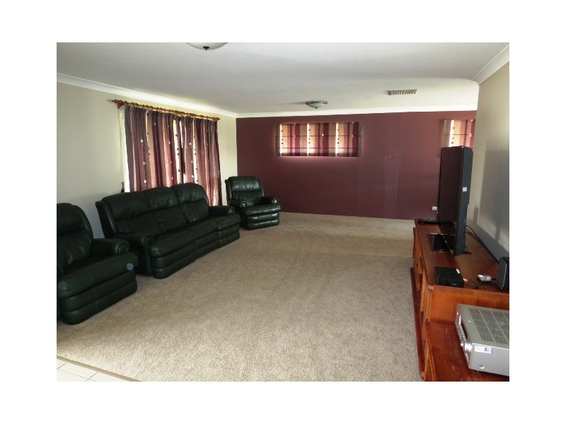 30 Crinum Crescent, Emerald QLD 4720