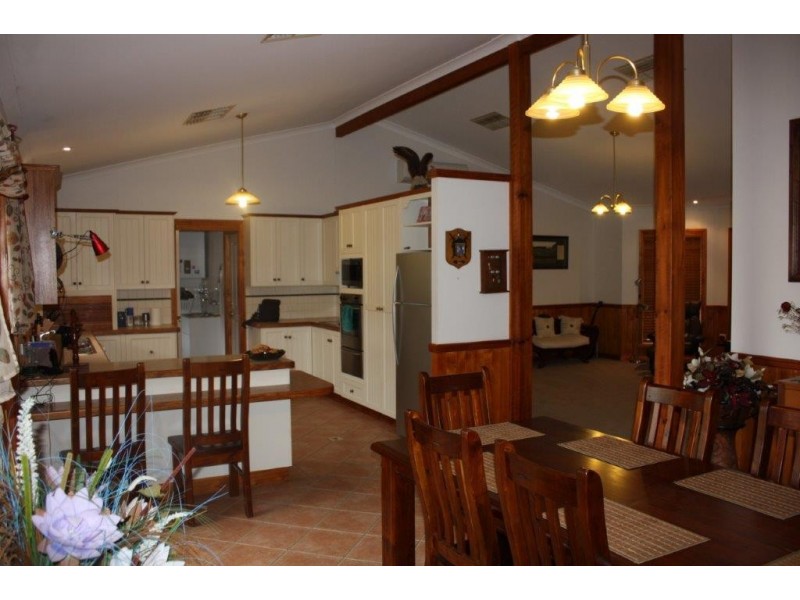 28 Russ Layton Drive, Emerald QLD 4720