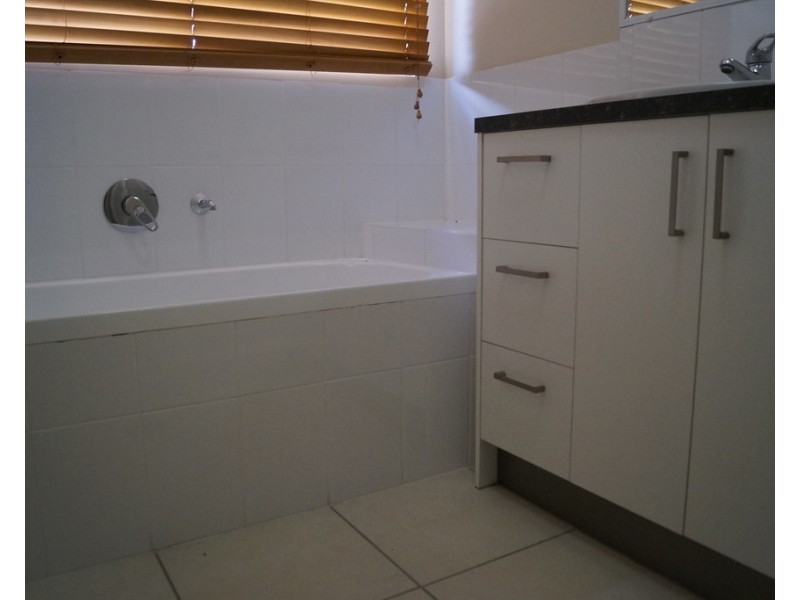26 Alamein Drive, Emerald QLD 4720