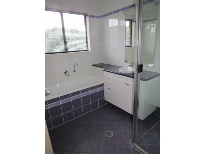 8 Campbell Ford Drive, Emerald QLD 4720