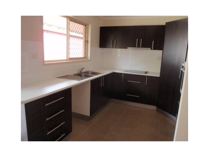 17 Dawn Crescent, Emerald QLD 4720