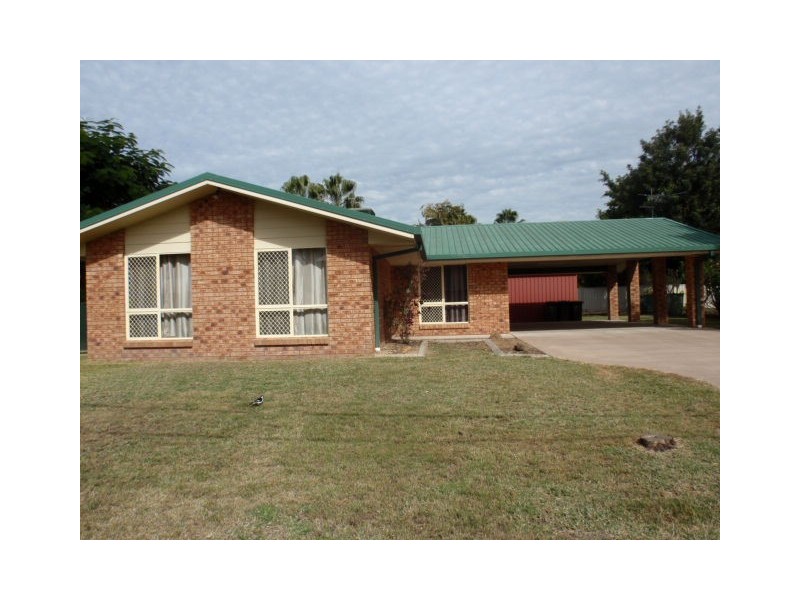 17 Dawn Crescent, Emerald QLD 4720