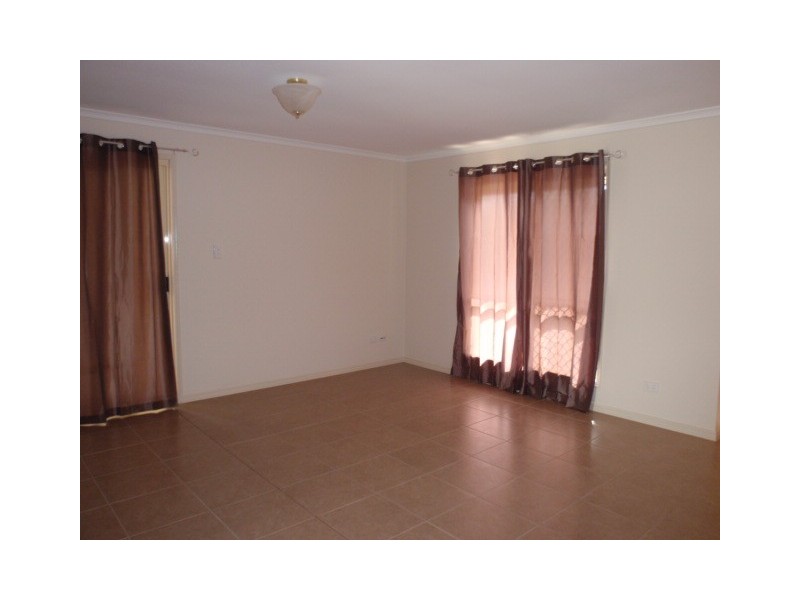 17 Dawn Crescent, Emerald QLD 4720