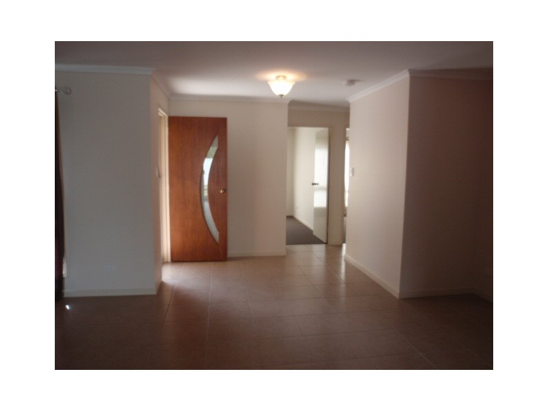 17 Dawn Crescent, Emerald QLD 4720