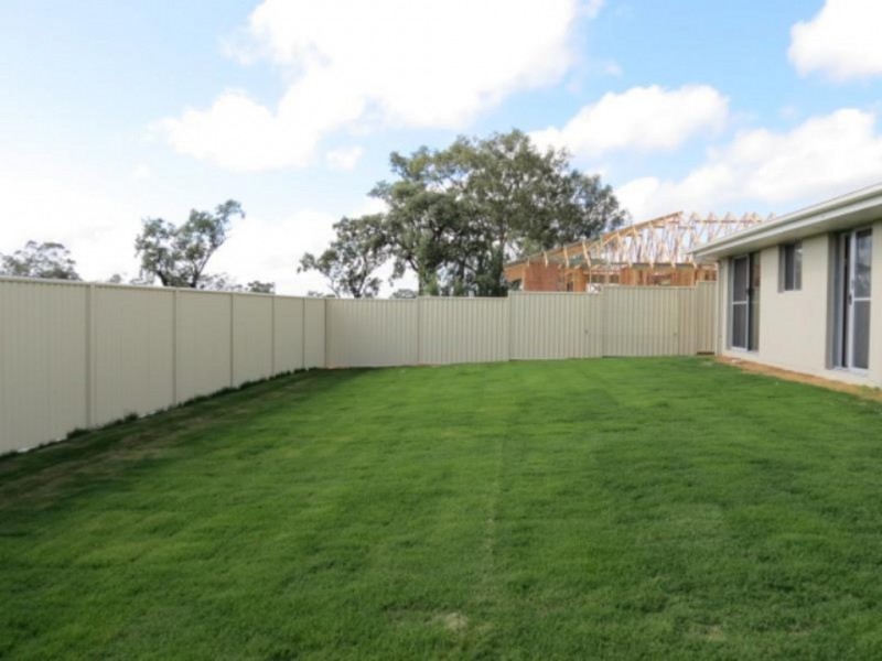5 Canterbury Street, Emerald QLD 4720
