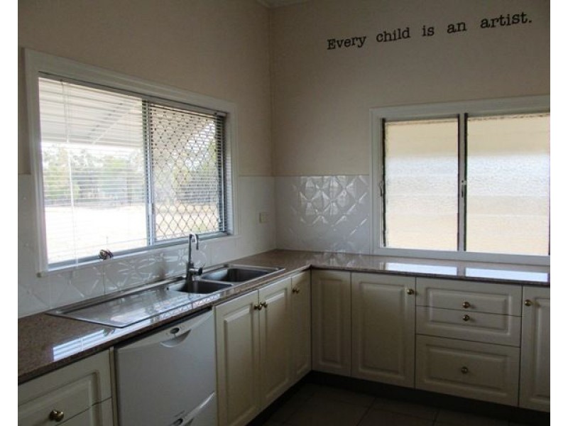 10 Windmill Lane, Emerald QLD 4720