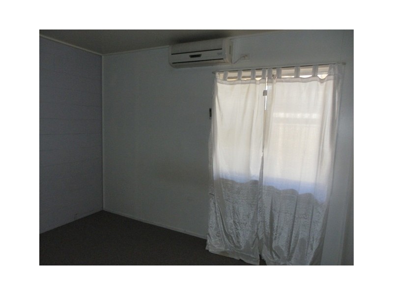 2/24 Old Airport Drive, Emerald QLD 4720
