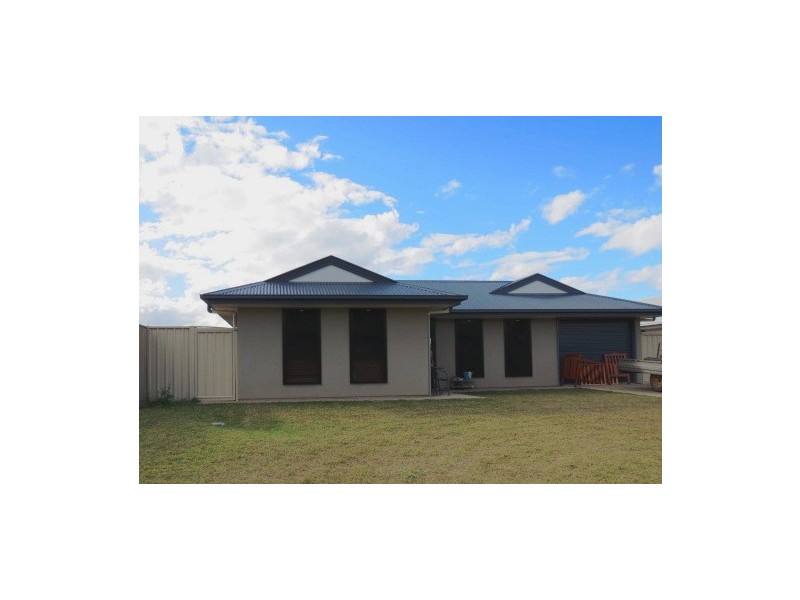 73 Loch Street, Emerald QLD 4720