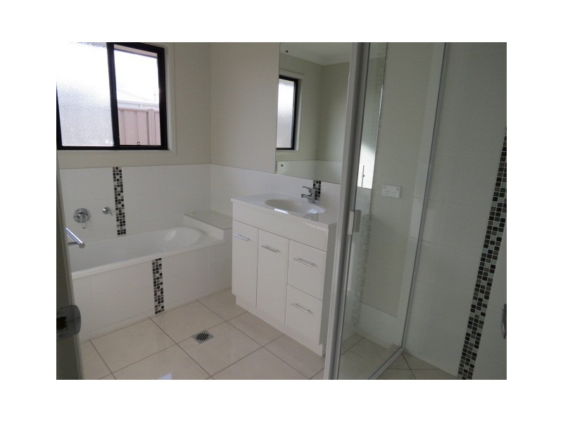 73 Loch Street, Emerald QLD 4720