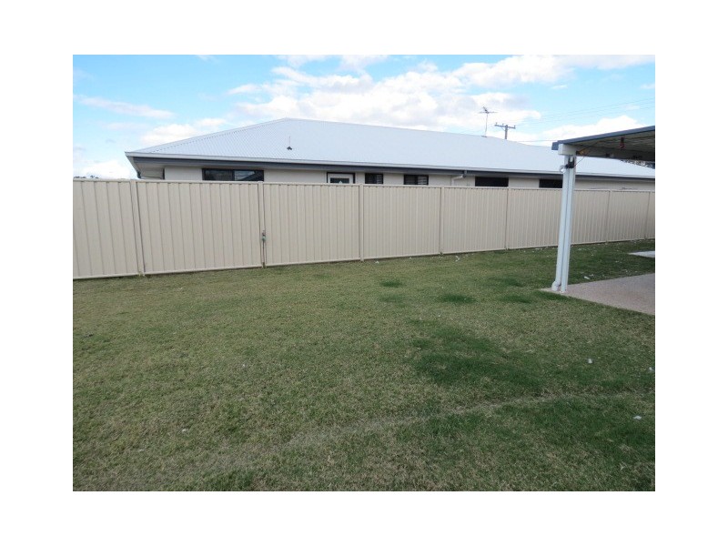 73 Loch Street, Emerald QLD 4720