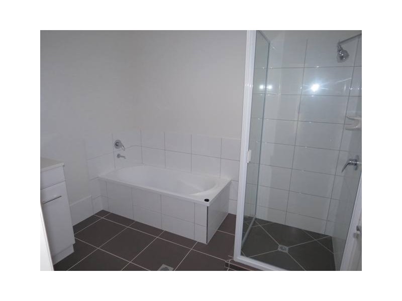 1/24 Bailey Street, Capella QLD 4723