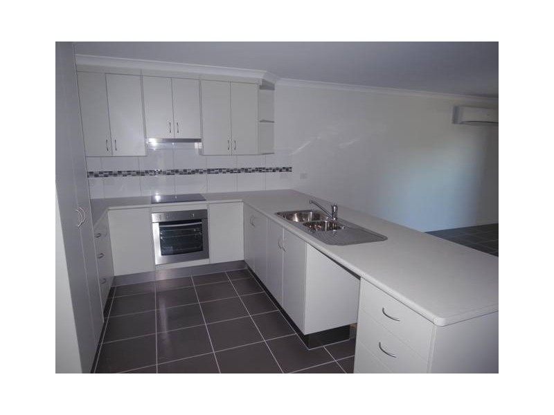 2/24 Bailey Street, Capella QLD 4723