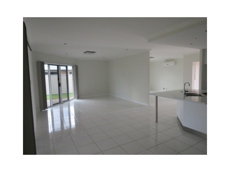 28 Wright Street, Emerald QLD 4720