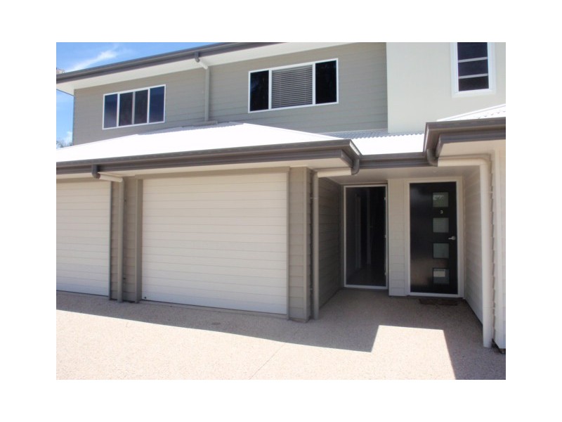 2/18 Theresa Street, Emerald QLD 4720