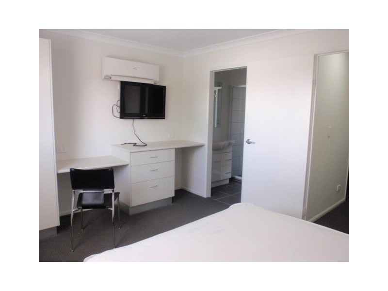 2/18 Theresa Street, Emerald QLD 4720