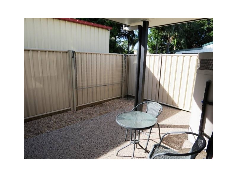 2/18 Theresa Street, Emerald QLD 4720