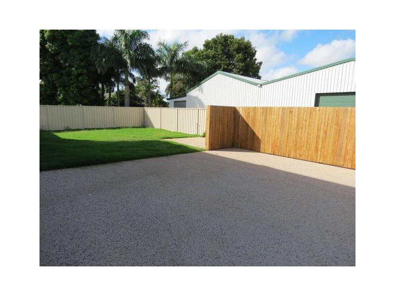 2/18 Theresa Street, Emerald QLD 4720