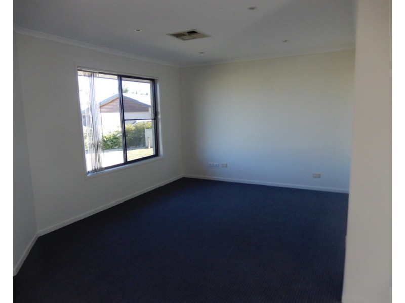 6 Coombs Court, Emerald QLD 4720