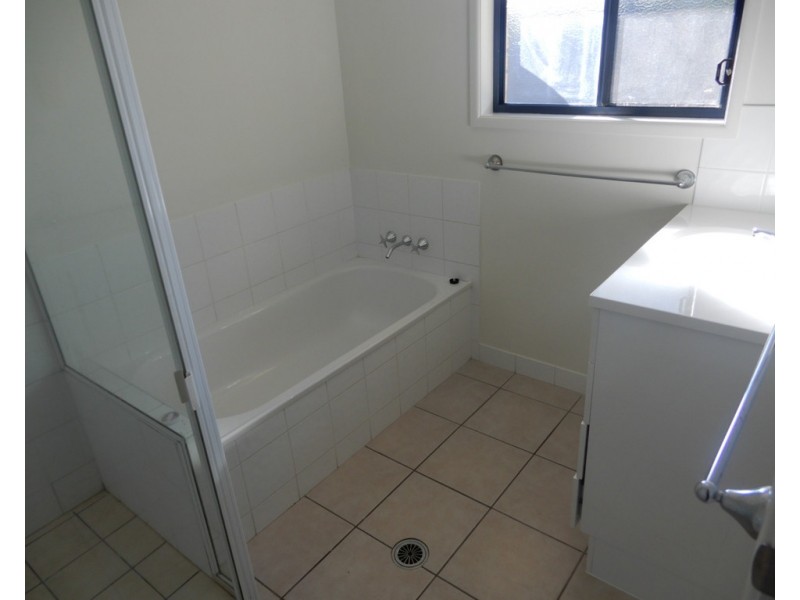 6 Coombs Court, Emerald QLD 4720