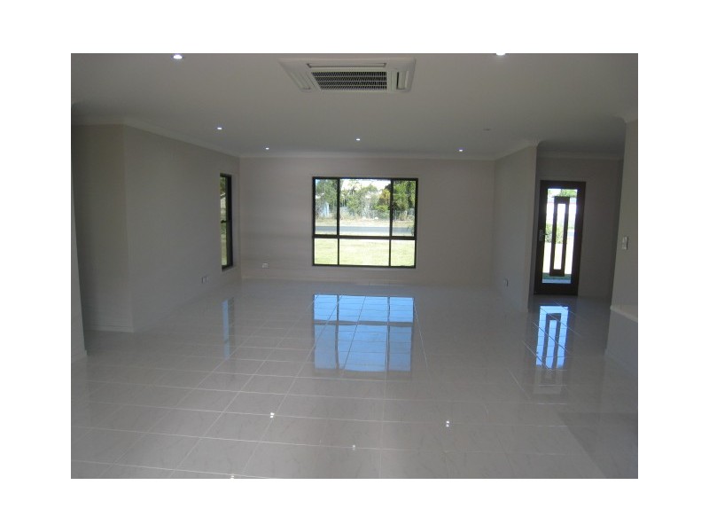 64 Gladstone Street, Emerald QLD 4720