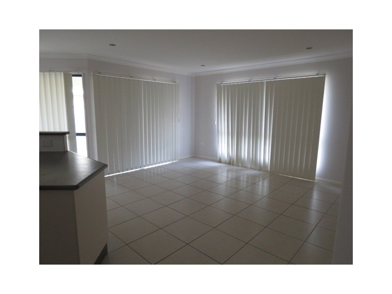 10 Crozier Crescent, Emerald QLD 4720