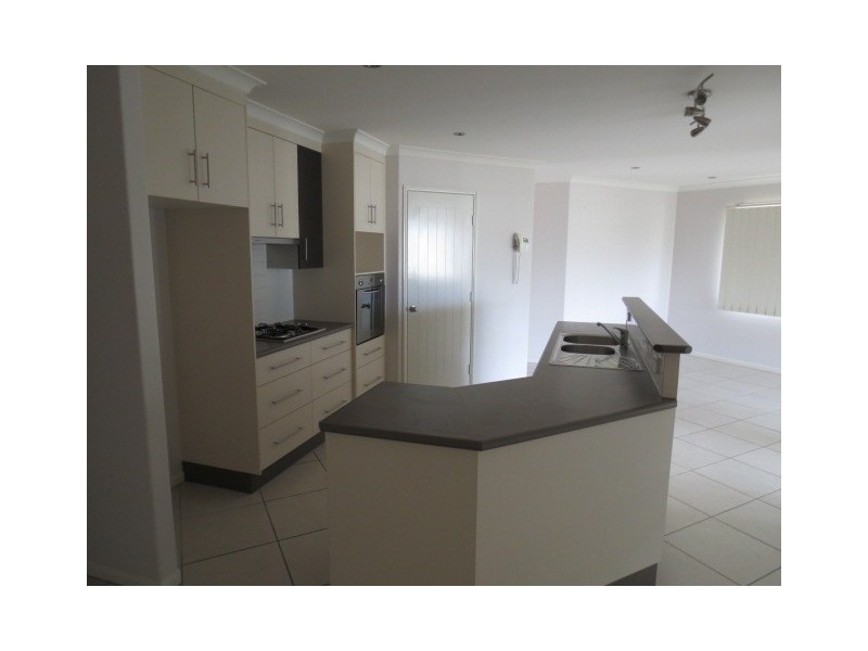 10 Crozier Crescent, Emerald QLD 4720