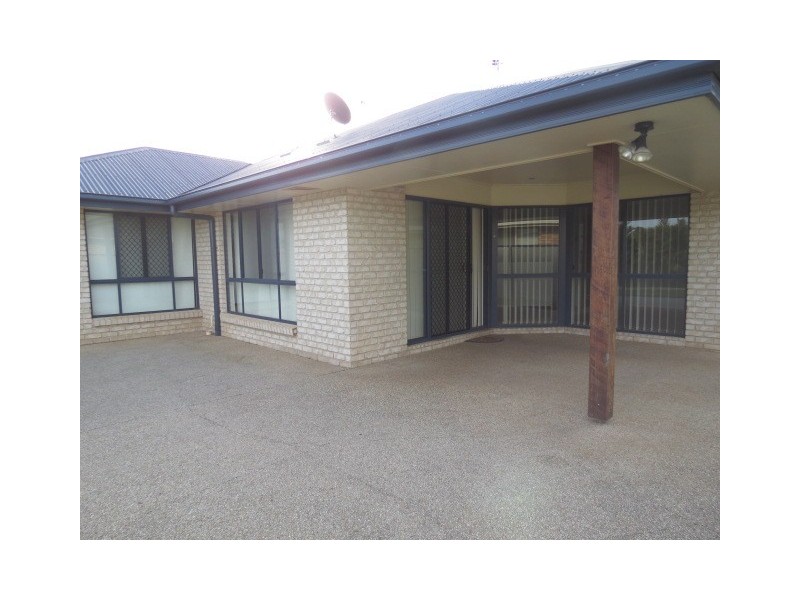 10 Crozier Crescent, Emerald QLD 4720