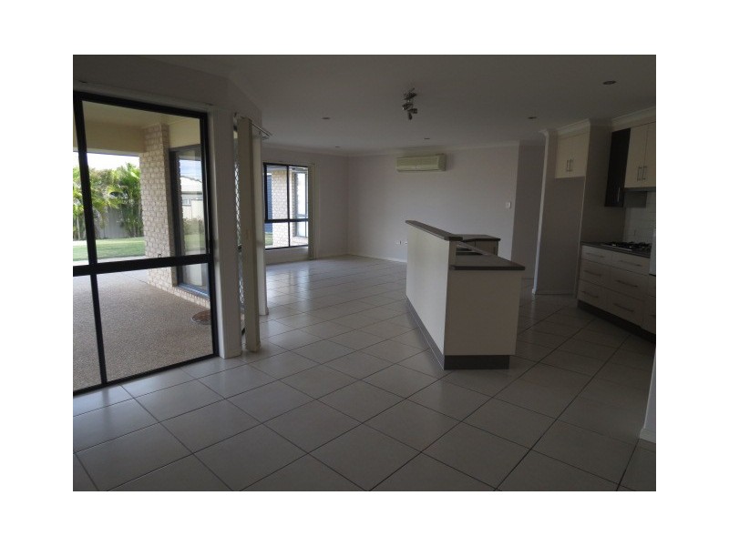 10 Crozier Crescent, Emerald QLD 4720