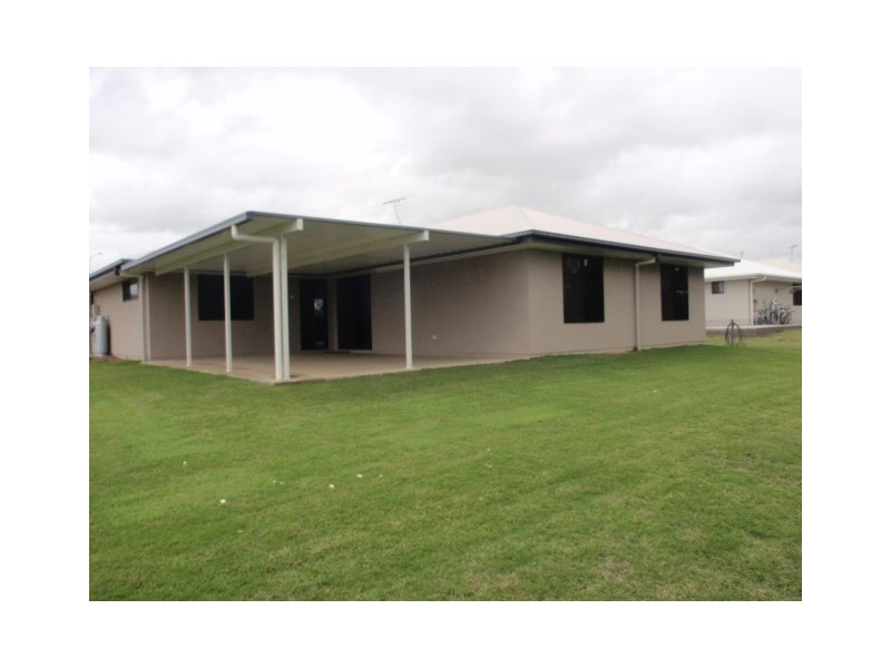 19 Mount MacArthur Blvd, Capella QLD 4723