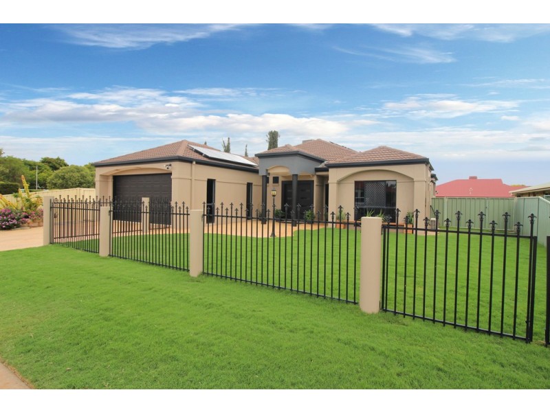 28 Jeppesen Drive, Emerald QLD 4720