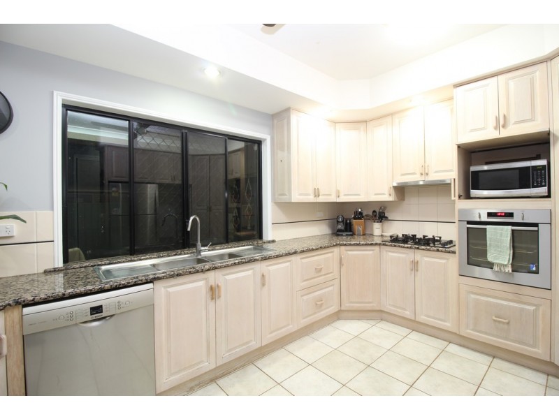 28 Jeppesen Drive, Emerald QLD 4720