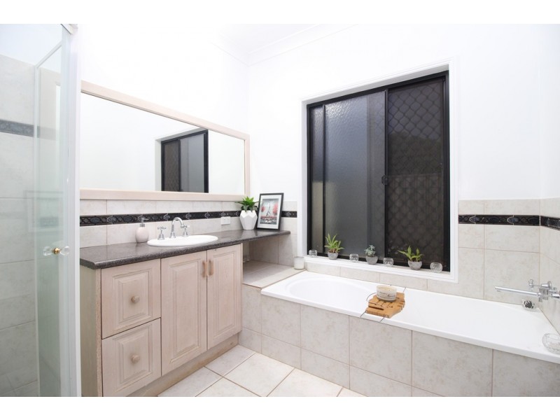 28 Jeppesen Drive, Emerald QLD 4720