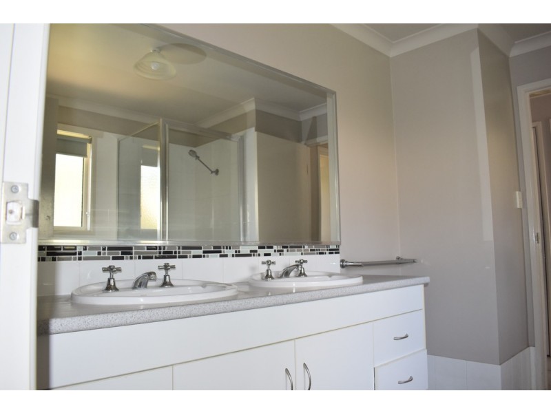 7 Louisa Court, Emerald QLD 4720