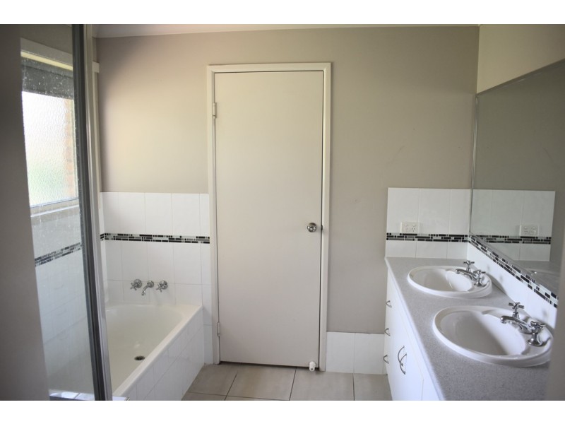 7 Louisa Court, Emerald QLD 4720