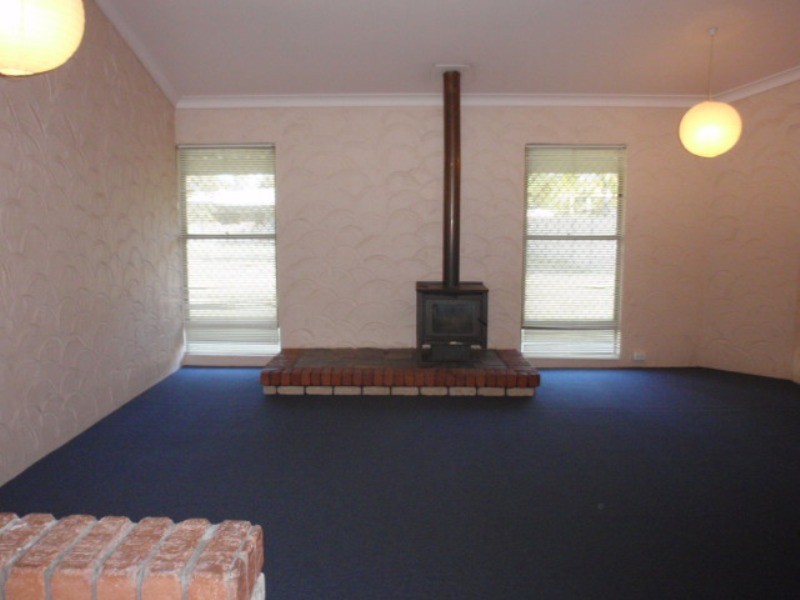 8 Roseanne Road, Emerald QLD 4720
