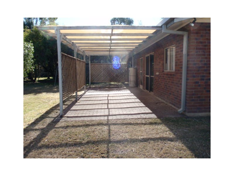 34 Dawn Crescent, Emerald QLD 4720