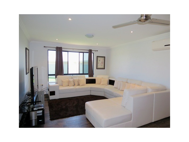 2/12 Wright Street, Emerald QLD 4720