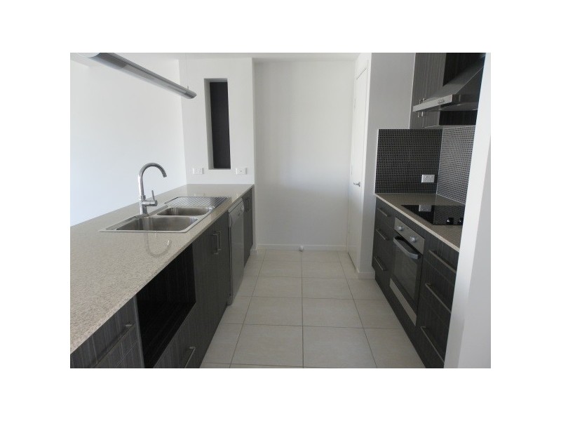 Villa 8 ‘The Vybe’   20-24 Mooney Crescent, Emerald QLD 4720